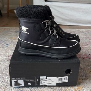 New With Tags Sorel Black and White Winter Boots
